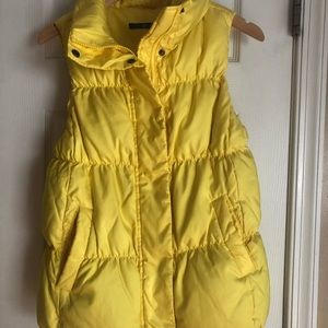 Gap down filled puffer vest